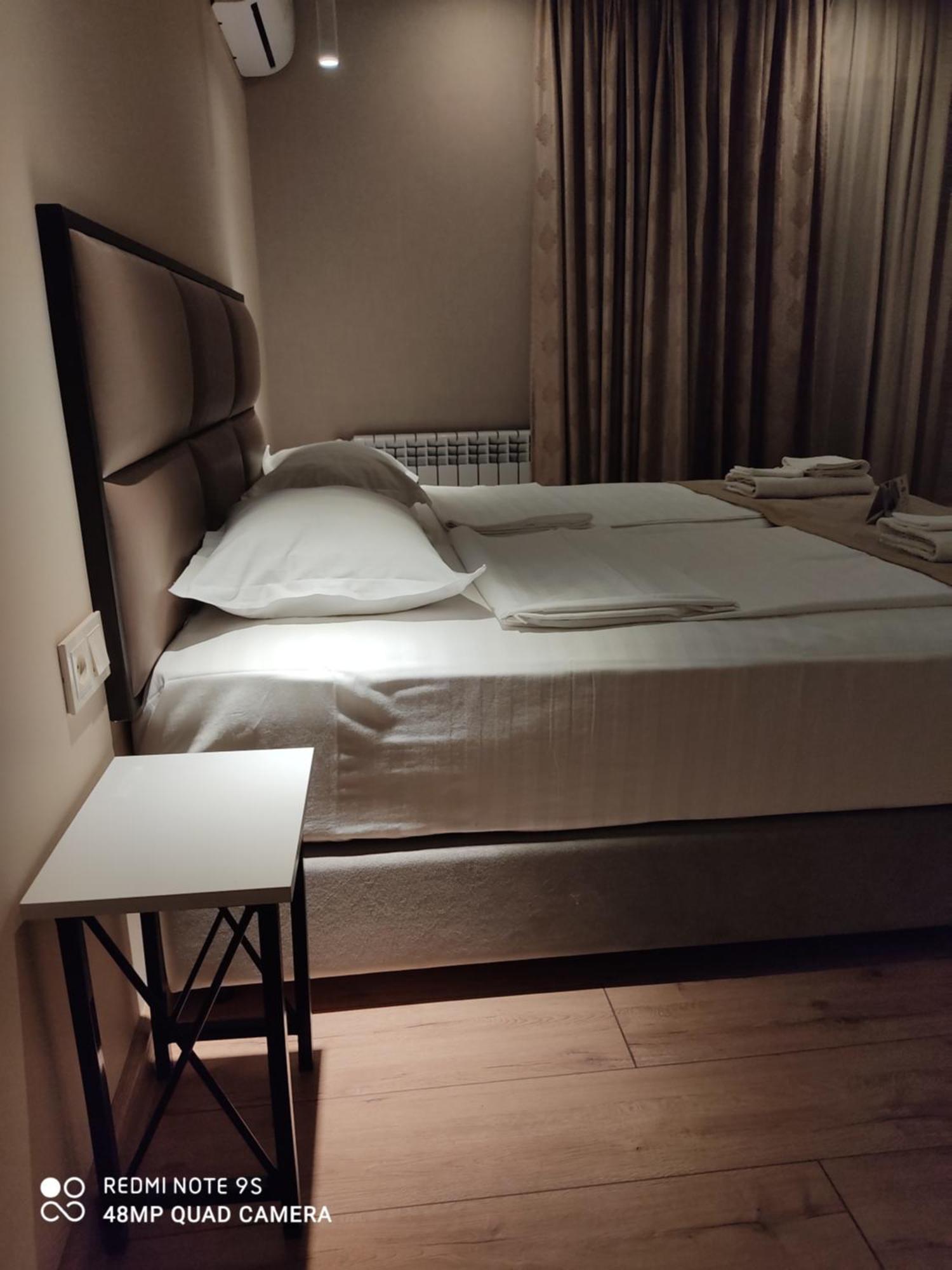 Garden Lounge Hotel Jerevan Rum bild